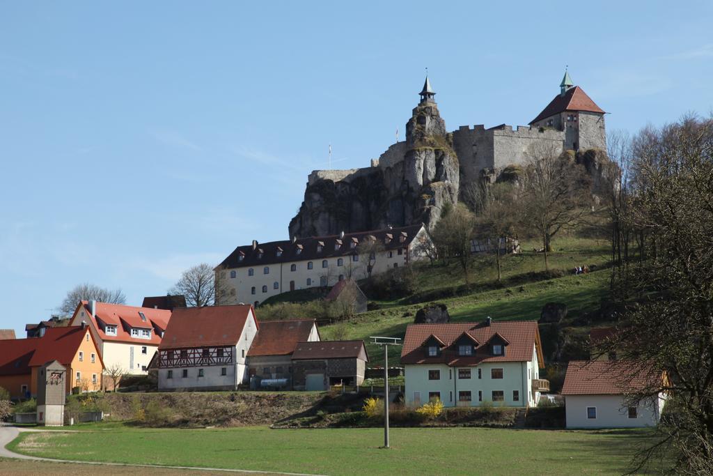 Landidyll Hotel Zum Alten Schloss Kirchensittenbach Exterior photo